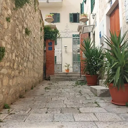 Garden דירה